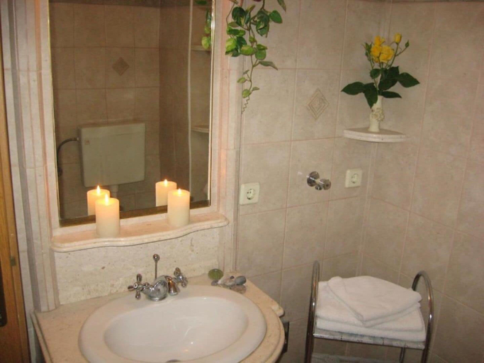 Bathroom 3, Apartments Bozana, Kaštela