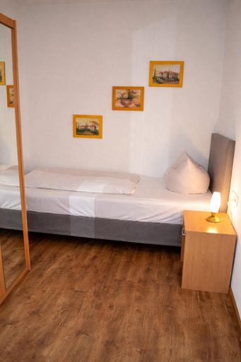 Bedroom 3, Hotel Discovery, Stuttgart