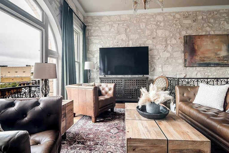 Living area 3, The Bank-luxury Suite W/deck Overlooking Main St!, Gillespie