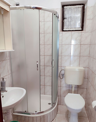 Bathroom 2, Apartment Slaven, Marina