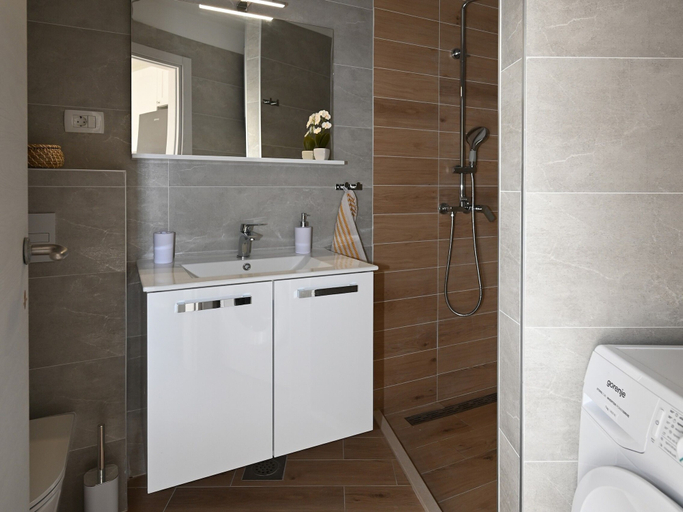 Bathroom 3, House Palma, Selca