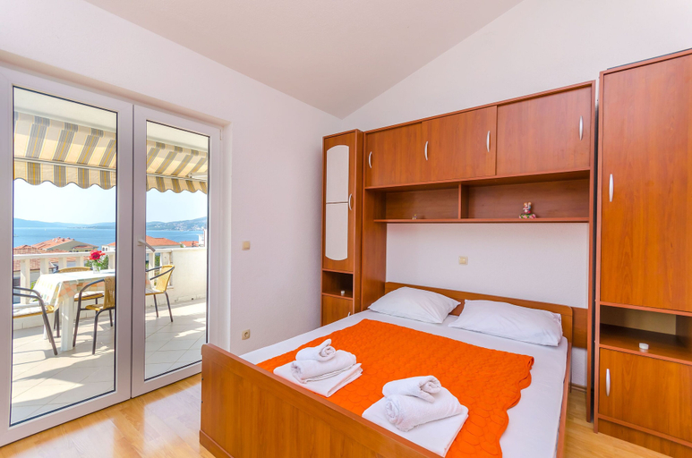 Bedroom 3, Apartments Tily, Okrug