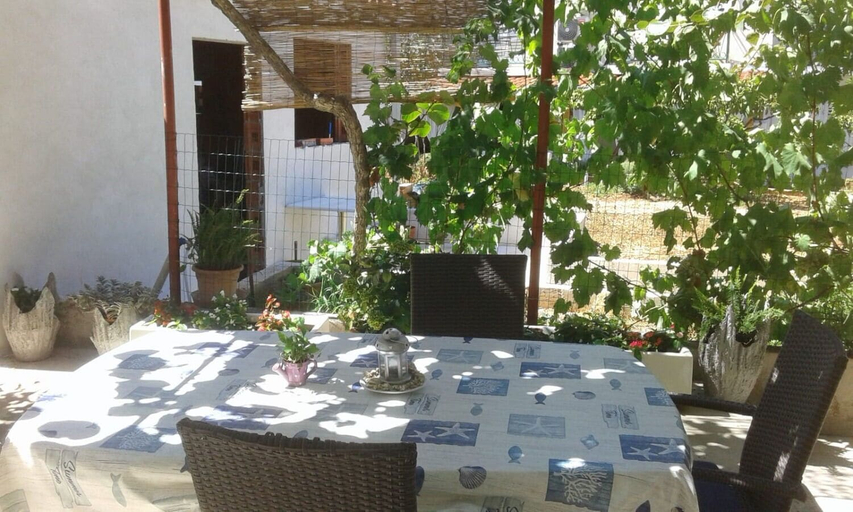 Food & Drinks, Apartments Marija, Supetar
