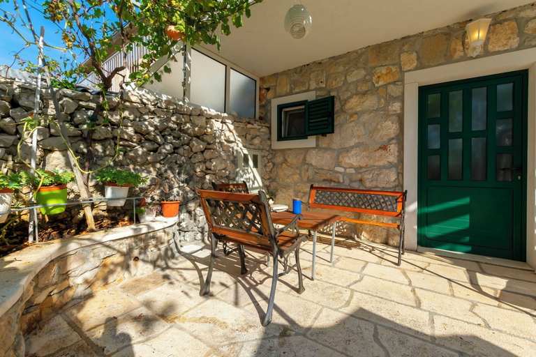 Others 5, House Stipan, Marina