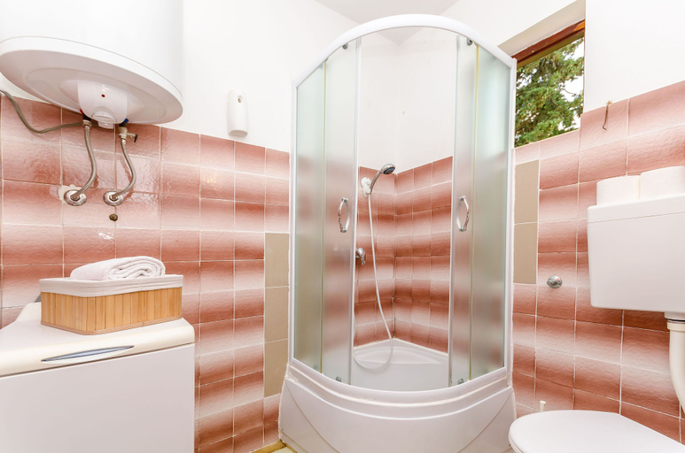 Bathroom 2, House Kelava, Stari Grad