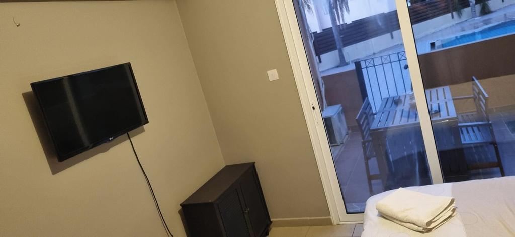 Room 2, 2br-7 Guests-free Parking-pool-aircon