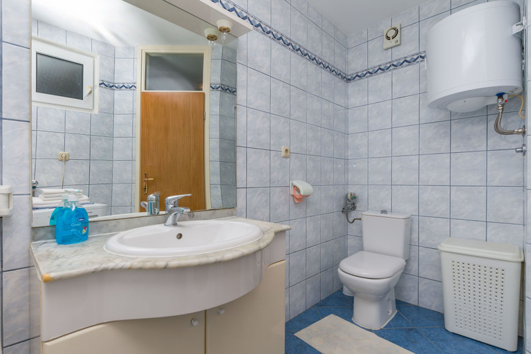 Bathroom 4, Apartment Marinko, Omiš