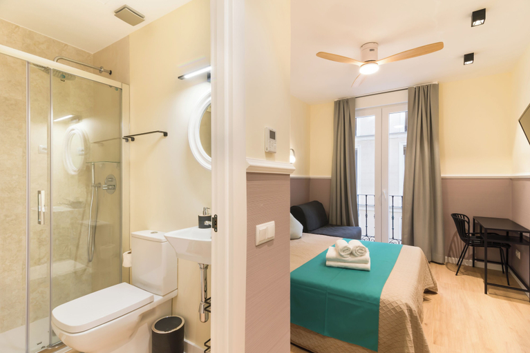 Bedroom 3, Hostal Evocare Madrid, Madrid