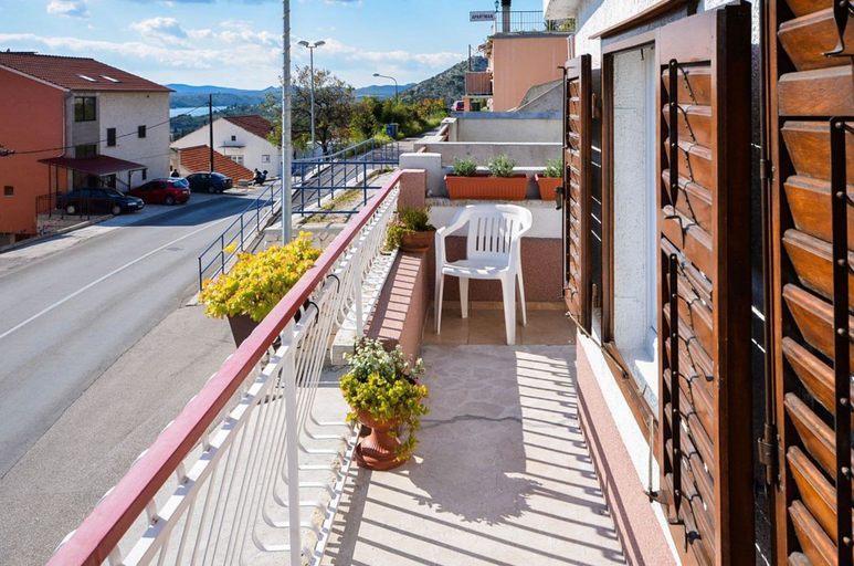 Terrace/patio, Apartments Madlena, Šibenik
