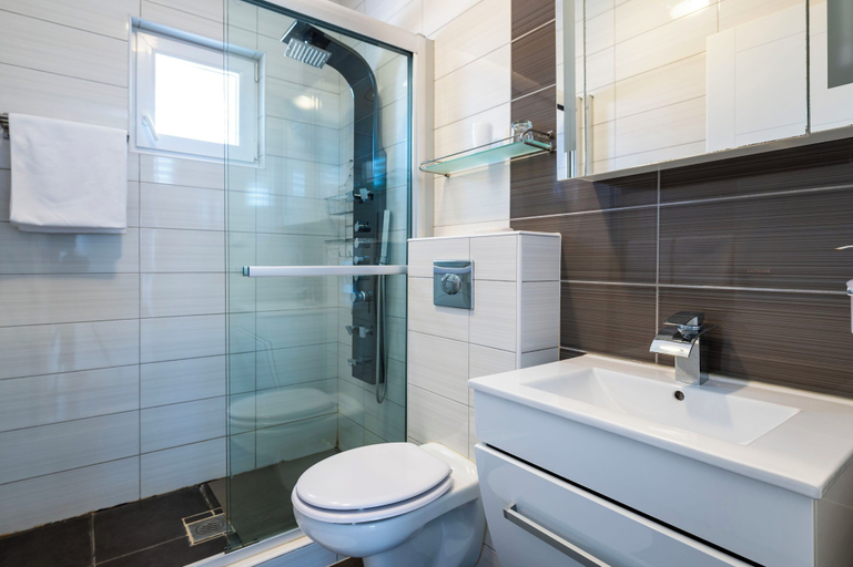 Bathroom 4, House Goran, Pag