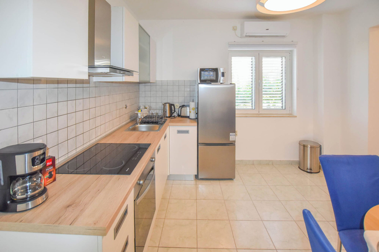 Private kitchen 5, Apartment S and E, Kali
