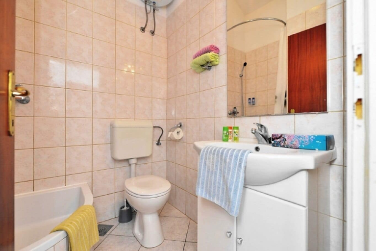 Bathroom 2, Apartments Nikola, Bol