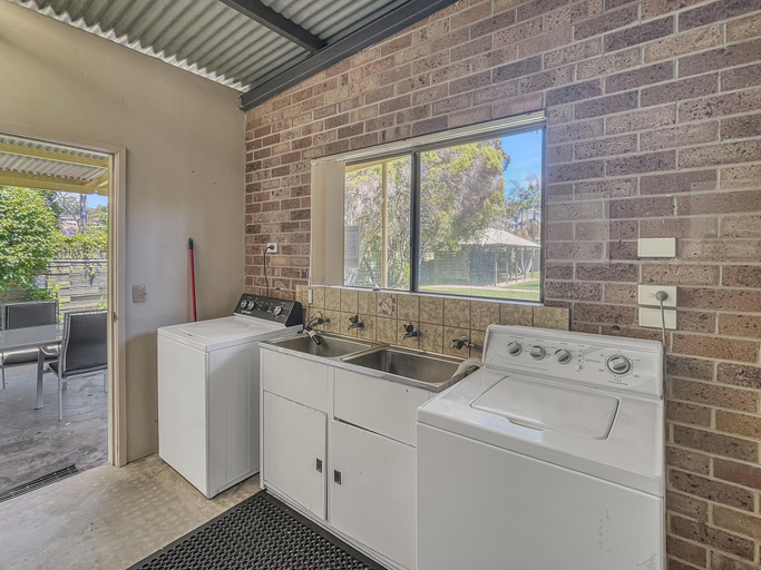 Bathroom 5, Beachside Apartment Overlooking Casey’s Beach, Eurobodalla