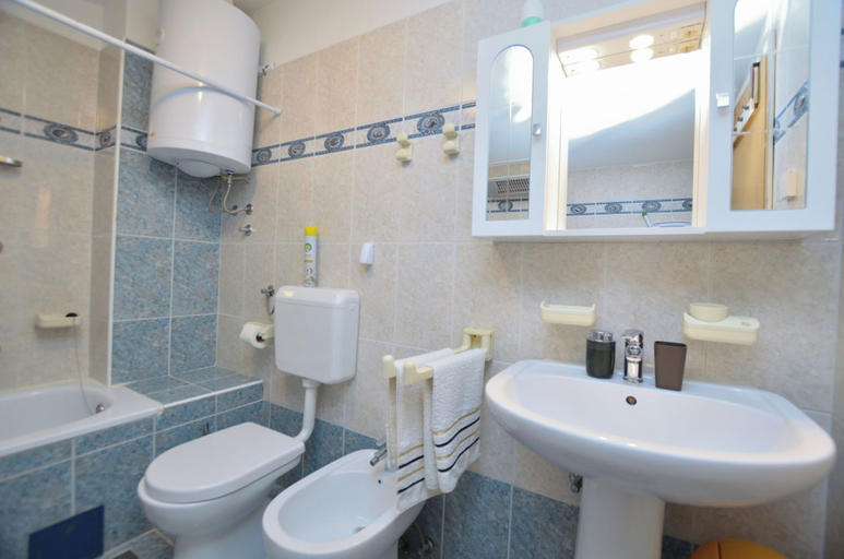 Bathroom 3, Apartments Lory, Labin