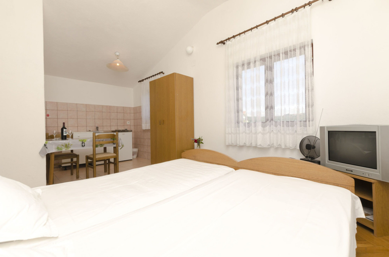 Bedroom 3, Apartments Mirko, Okrug