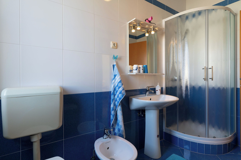 Bathroom 2, Apartments Anamarija, Rovinj