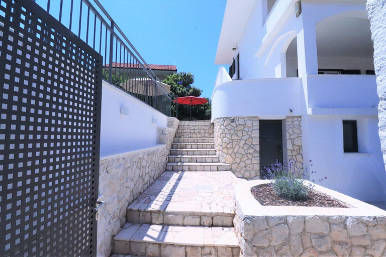 Others 4, House Villa Mendula, Okrug
