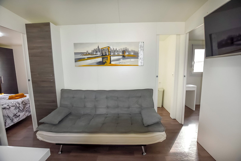 Primary image, Mobile Home Pen Shell, Biograd na Moru