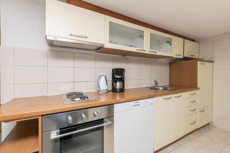 Private kitchen 2, Apartments Dragica, Okrug