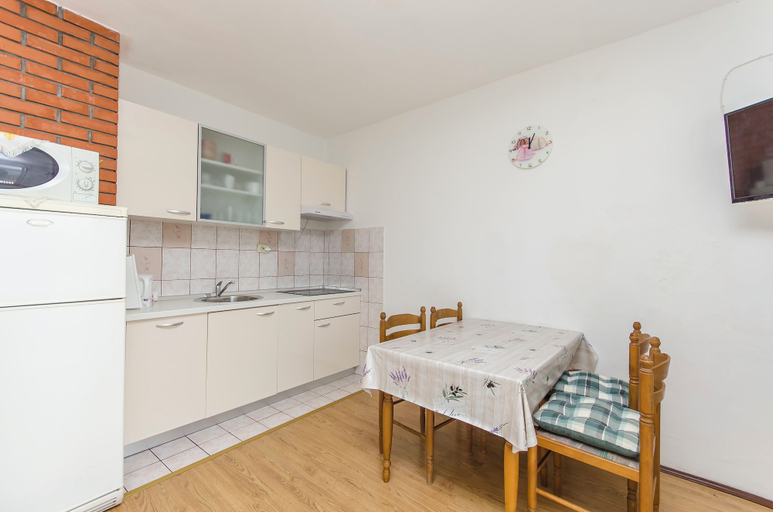 Private kitchen 4, Apartments Seafront Jadranka, Novalja