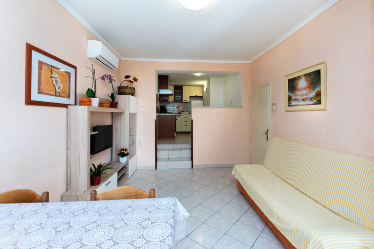 Others 5, House Nenad, Lopar/Supetarska Draga