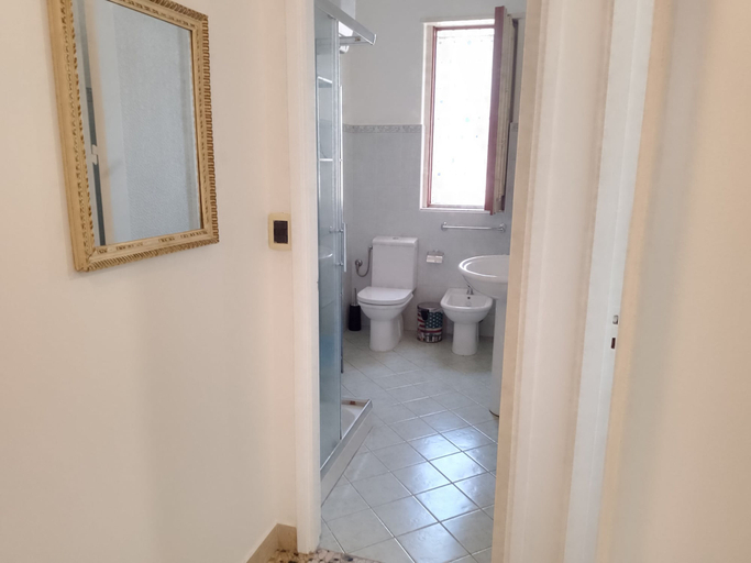 Bathroom 5, Central Station House Cettina, Catania