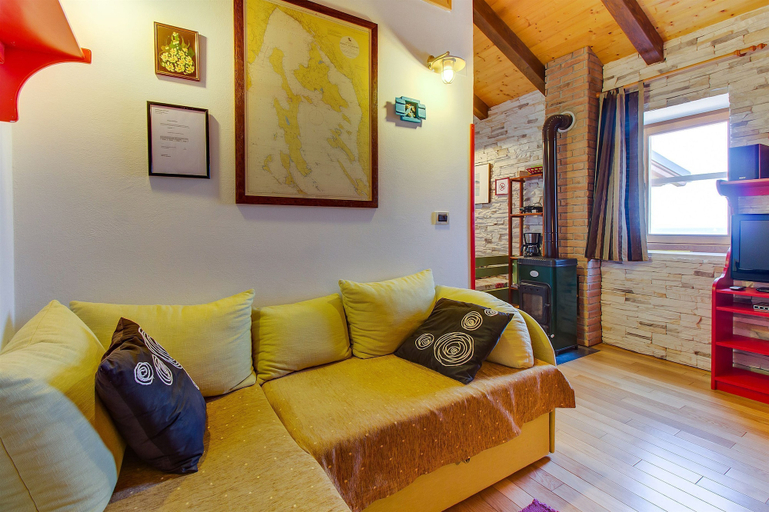 Others 5, House Nevenka, Cres
