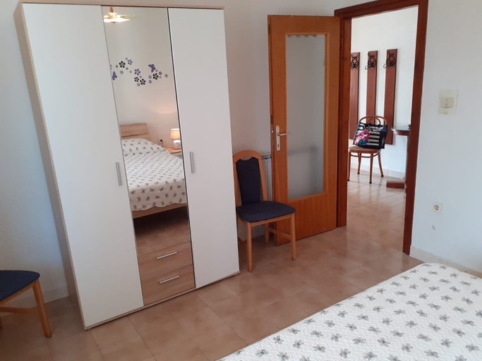 Bedroom 2, Apartments Mary, Cres