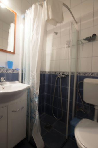 Bathroom 2, Apartments Jadranka, Sućuraj