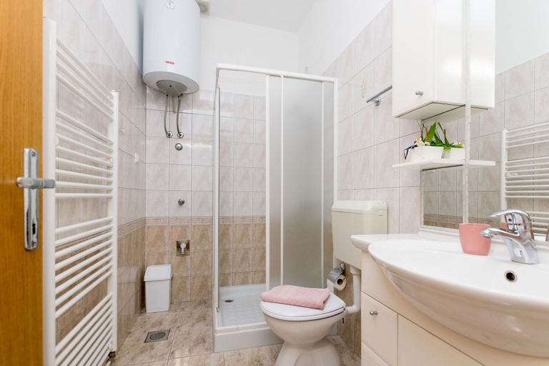 Bathroom 3, House Cvijeta, Lumbarda
