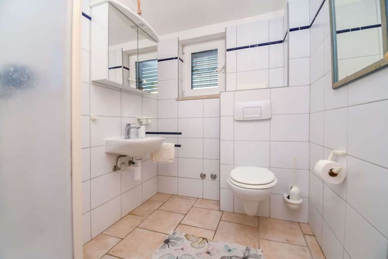 Bathroom 3, Apartments Tina, Marina