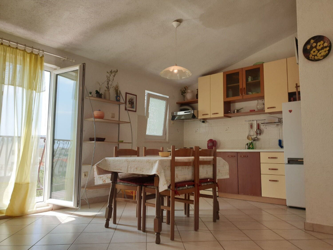 Others 5, Apartments Nina, Seget