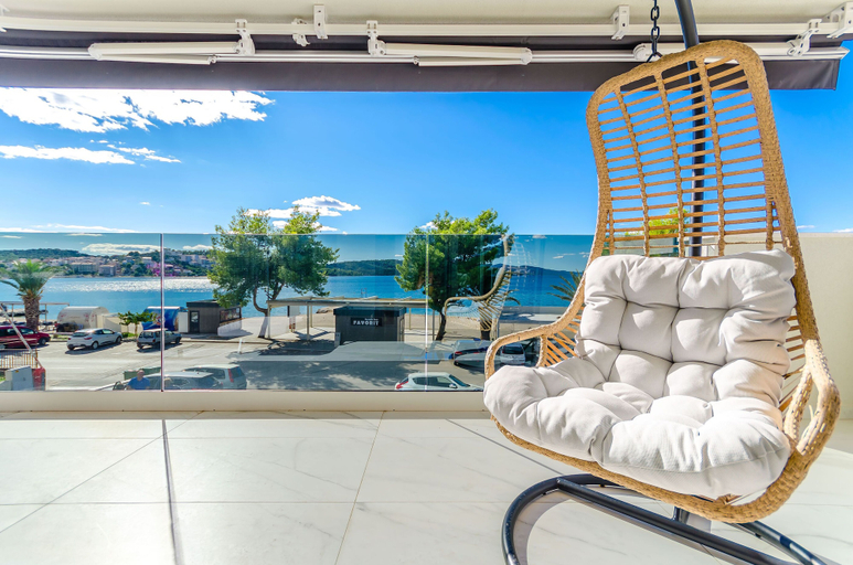 Others 3, Apartments Crystal Luxury, Okrug