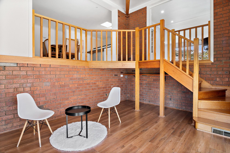 Facilities 2, Spacious 4-Bed House with Garden in Doncaster, Manningham - West