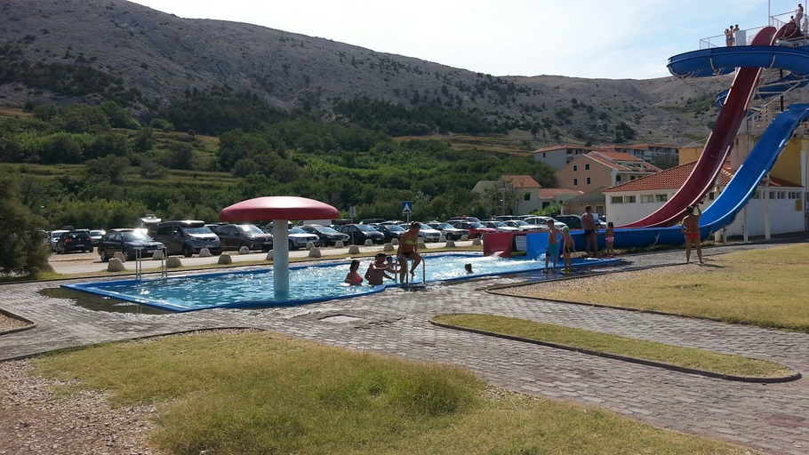 Others 3, Apartments Ena, Pag