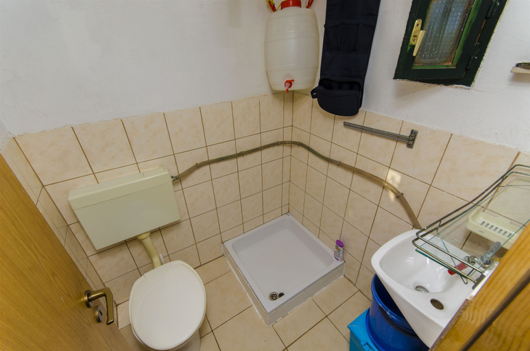 Bathroom 4, House Fisherman, Postira