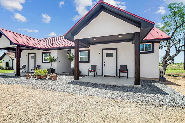 Exterior 3, Live Oak Cabins-sleeps 8 W/hot-tubs, Gillespie