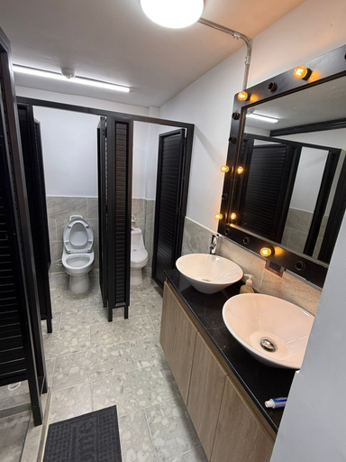 Bathroom 2, THE LONDON INN, Santafé de Bogotá