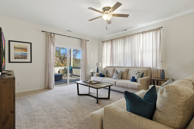 Living area 2, Old Kinderhook 2 Decks, Firepit, Kid & Pet Friendly Golf Retreat, Camden