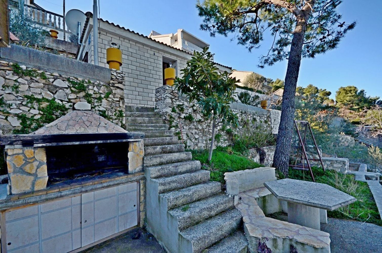 Exterior & Views 2, House Piccolo, Okrug