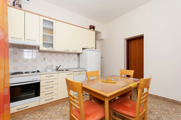 Others 5, Apartments Brane, Postira