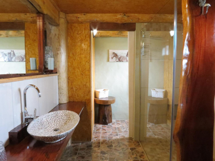 Bathroom 4, Tniqua Stable Inn, Eden