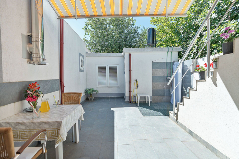 Others 5, Apartment Tom, Starigrad