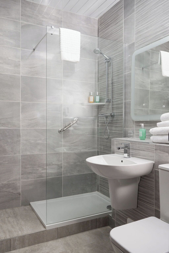 Bathroom 5, Jackson's Hotel & Leisure Club