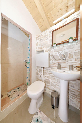 Bathroom 3, House Doria, Vela Luka
