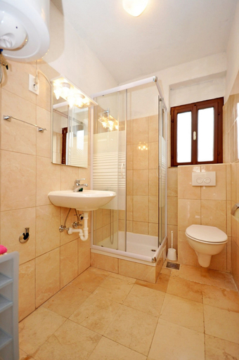 Bathroom 3, Apartment Jakov, Okrug