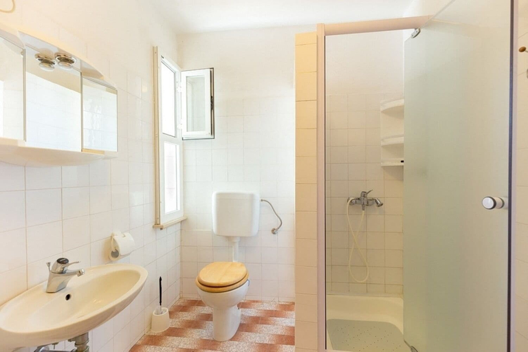 Bathroom 4, Apartments Mari, Korčula