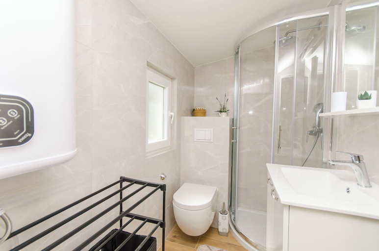Bathroom 3, Apartment Seka, Nin
