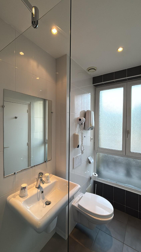 Bathroom 3, Hotel Richmond, Paris