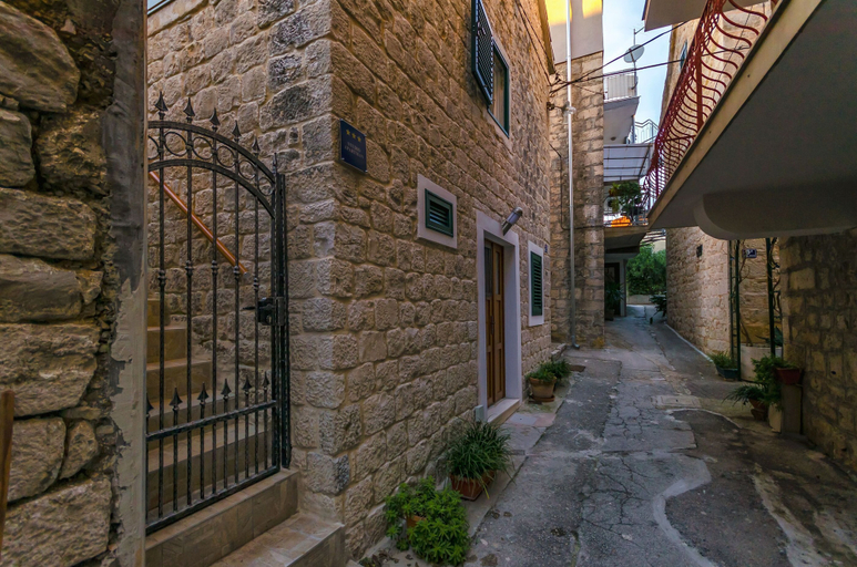 Exterior & Views 2, Apartment Stone Apartment in Center, Kaštela